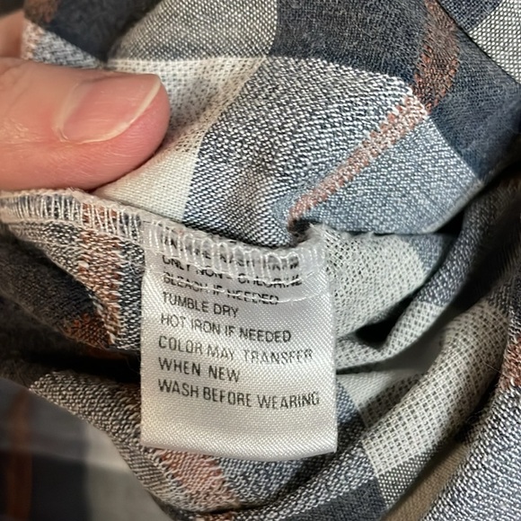 Dockers size XL gray plaid shirt sleeve button down shirt with two front pockets - Picture 6 of 8